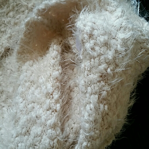 LAST 1 Super soft cream fuzzy sweater - Picture 7 of 8